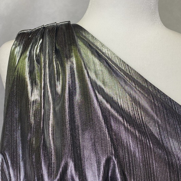 In The Mood For Love Cari Metallic Body-Con Maxi Dress - Picture 8 of 10